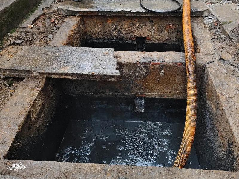 双塘清理化粪池